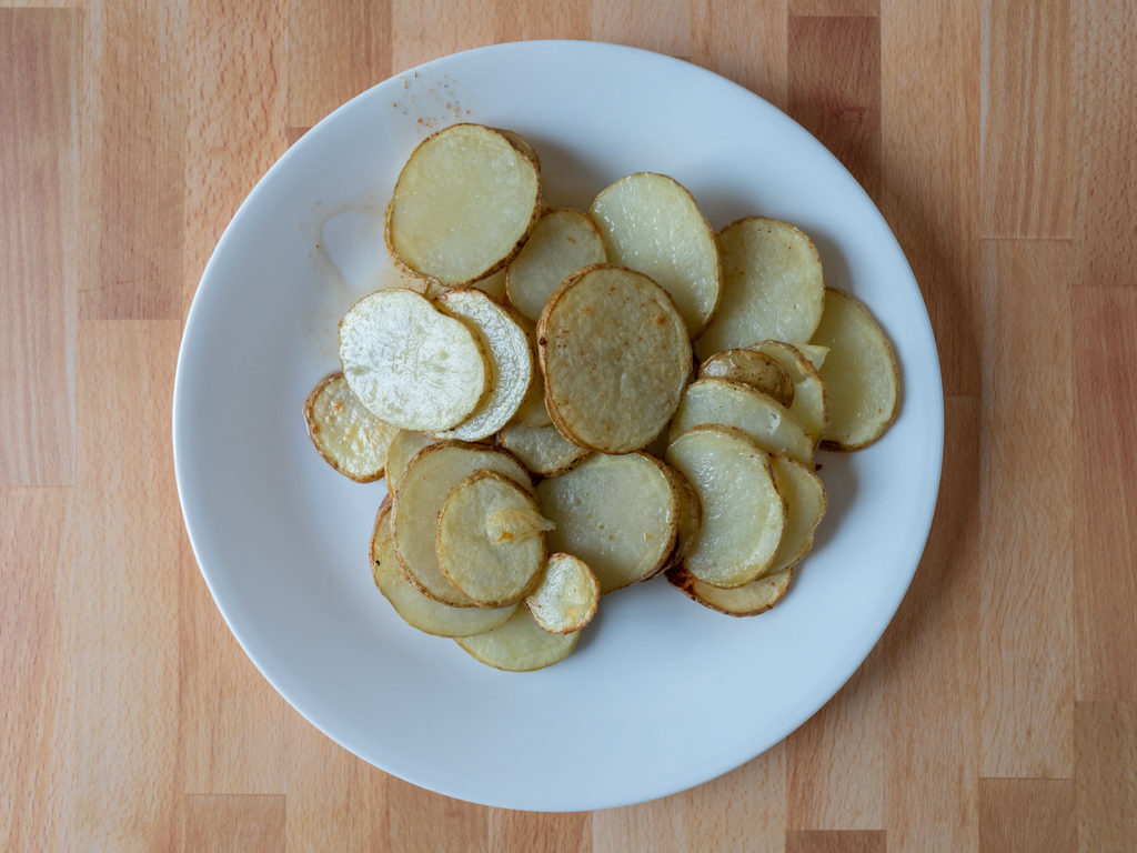 Air fried sliced potatoes